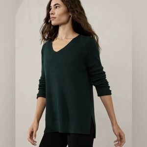 Athleta Hanover Refined V-Neck Sweater in Cyprus Size S